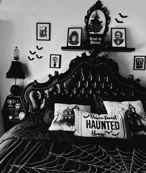 Glam Bedroom Decor Luxury, Home Haunted House, Spooky Bedroom, Gothic Bedroom Ideas, Haunted House Decor, Gothic Decor Bedroom, Goth House, Tomb Sweet Tomb, Dream House Aesthetic