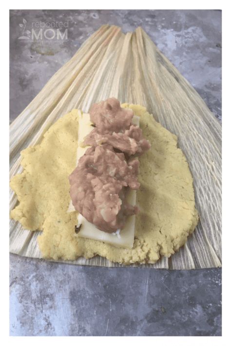 tamales Cheese Tamales Recipe, Easy Tamales Recipe, Cheese Tamales, Homemade Tamales Recipe, Food In Mexico, Beans And Cheese, Mexican Tamales, Homemade Tamales, Tamale Recipe