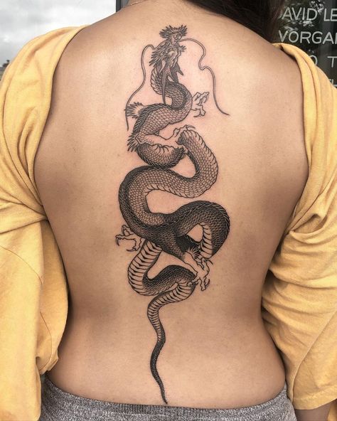 Tattoos Torso, Back Tattoo Women Spine, Back Tattoos Spine, Japanese Tattoo Women, Flower Spine Tattoos, Cobra Tattoo, Tato Minimal, Torso Tattoos, Small Pretty Tattoos