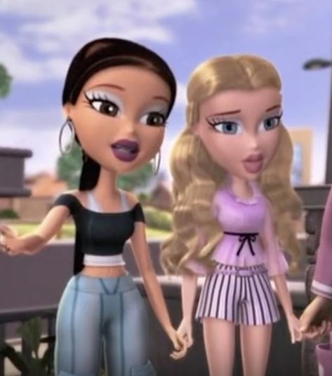 Jade And Chloe Bratz, Two Friends Aesthetic Cartoon, Blonde And Brunette Best Friends Cartoon, Bratz Friends, 2 Bratz, Bratz Meme, Blonde And Brunette Duo, Blonde And Brunette Best Friends, Bratz Doll Outfits