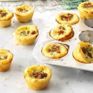 Mini Sausage Quiches Recipe: How to Make It Breakfast Buffet Table, Sausage Quiche Recipes, Bacon And Sausage, Sausage Quiche, Christmas Brunch Recipes, Quiche Recipes Easy, Easter Snacks, Mini Quiche, Holiday Snacks