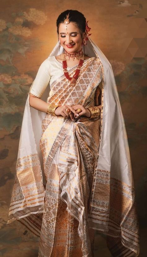 Assamese Bridal Look, Assamese Bride Photoshoot, Assamese Wedding Dress, Mekhla Chadar Saree, Mekhala Chadar, Assamese Dress, Mekhla Chadar, Assamese Wedding, Assamese Bride