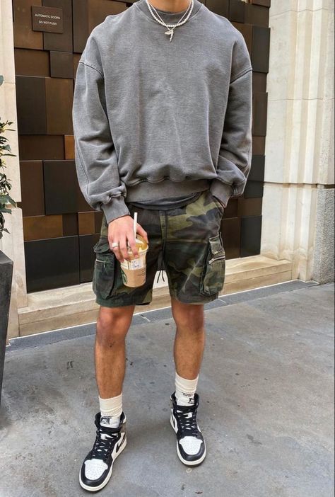 basics outfits, summer outfits, summer, winter, winter outfits, outfit inspo, outfit style La Style Men, Kith Outfit Men, Summer Outfits Men Streetwear Street Fashion, Mens Oversized Fashion, Edgy Mens Fashion, Shorts For Guys, Andrew Cooper, Aesthetics Tumblr, Mens Summer Outfits