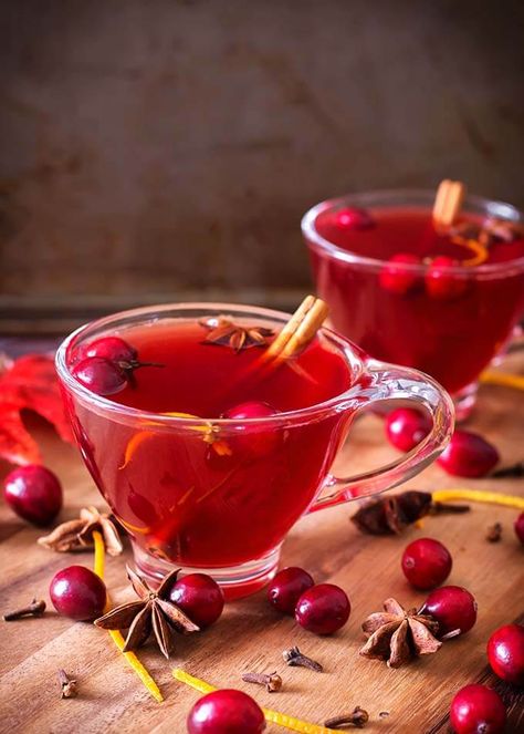 Cranberry Hot Toddy, Hot Toddy Recipe, Simply Happy Foodie, Cranberry Tea, Toddy Recipe, Cranberry Drinks, Winter Cocktails Recipes, Hot Toddies Recipe, Cranberry Juice Cocktail