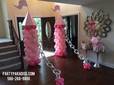 Princess Castle Decorations, Balloon Castle Entrance, Princess Party Set Up, Princess And Prince Party Ideas, Princess Party Theme Decorations, Ballon Princess Decoration, Disney Castle Party Decorations, 1st Birthday Photoshoot Princess, Princess Castle Trunk Or Treat