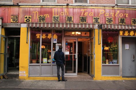 Nom Wah Tea Parlor in Chinatown, New York — Open since 1920 Nyc Date Ideas, Nyc Date, Tea Parlor, New York Restaurants, Fun Restaurants In Nyc, Chinatown Nyc, Kid Friendly Restaurants, Living In San Francisco, Cocktails Bar