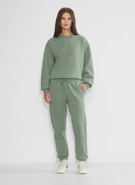 COZY FLEECE BOYFRIEND SWEATPANT | Aritzia Aritzia Sweatsuit, Sweatpant Sets, Aritzia Outfit, Sweatshirt Outfits, Matching Sweatsuit, Sweatpants For Women, Outfits Matching, Aritzia Pants, Aritzia Tna