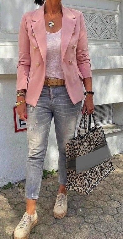 Stylish Outfits For Women Over 50, Blazer Outfits For Women, Blazer Outfit, Mode Casual, Ținută Casual, Pink Blazer, Elegantes Outfit, Casual Chic Outfit, Pink Jacket