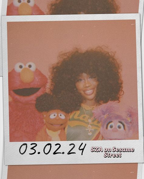 𝓢𝓩𝓐 𝓞𝓝 𝓢𝓔𝓢𝓐𝓜𝓔 𝓢𝓣𝓡𝓔𝓔𝓣 (2024) | my girl sza has found her way to Sesame Street! you haven’t truly made it big time until you’re welcome & make it there. she’s in the big leagues now! grammy-award winning, great sophomore album of the year with SOS & now she’s hanging with elmo & big bird on the street. i am SO proud! look at that! 🥹💕✏️ 🏷️ | #sza #sesamestreet #elmo #bigbird #oscarthegrouch #grover #cookiemonster #pbskids #sos #rnb #blackbeauty #womenshistorymonth #womenshistory #blackgirlmagic Sza Pfp Sesame Street, Sza Collage, Sza Collage Wallpaper, Solana Rowe, Seaseme Street, Sza Singer, Wallpaper Preppy, Iphone Wallpaper Preppy, Oscar The Grouch