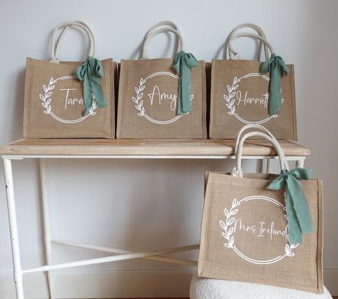 Bridesmaids Goodie Bags, Bachelorette Goody Bag Ideas, Tote Bag Gift Ideas, Bachelorette Goodies, Customized Tote Bags, Name Wreath, Jute Tas, Personalised Jute Bags, Cricut Business