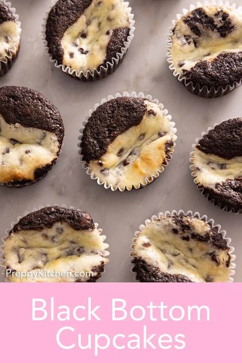 Blackbottom Cupcakes Easy, Blackbottom Cupcakes Recipes, Black Bottom Cupcakes With Box Cake, Black Bottom Cheesecake, Classic Cupcake Recipe, Black Bottom Cupcakes, Cheesecake Topping, Lemon Cupcake Recipe, Red Velvet Cupcakes Recipe