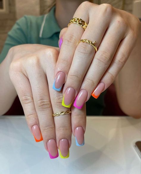 Nail Summer 2024 Trends, Acrylic Nail White, Blue Nail Short, Nail Short Acrylic, Karol G Nails, Nail Design Blue, Nail Art Minimalist, Nail Inspo Pink, Nail White