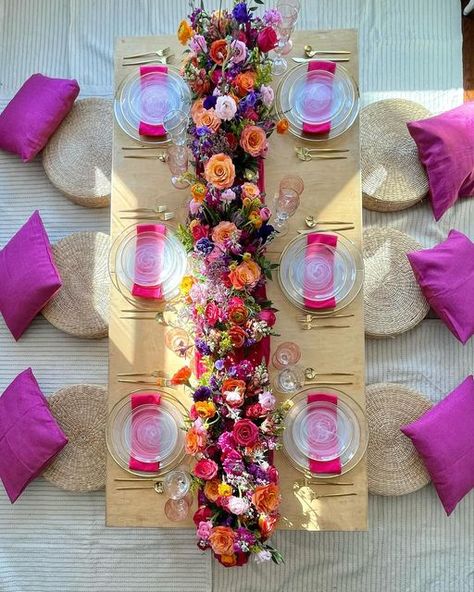 Une Table By Tania | NYC Picnics, tablescapes & flowers on Instagram: "Blooms and Brunch: A burst of colors and floral elegance, for a ladies’ brunch in.

.
.
.
.
.
#IndoorPicnic #Tablescape #vibrantcolors #cozygathering #HomeEntertaining #PicnicAtHome #birthdaydinner #brunch nch#SoftAndPretty #artofgathering #dinnerparty #SereneVibes #CasualChic #EntertainingAtHome #GatherRound #homeentertaining #CharmingSetting #PicnicInStyle #tablesetting #tablescapes #romantictablesetting #frenchtheme #BeautifulTableSetting #tablescapeinspiration  #picnicinspirations" Indoor Picnic, Romantic Table Setting, Ladies Brunch, Brunch Decor, Table Decorating, Brunch Table, Tablescape Inspiration, Flower Party, Mothers Day Brunch