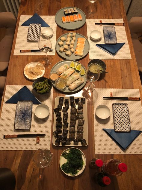 Japanese Food Set Up, Sushi Night Table Setting, Japanese Dining Set, Japanese Table Set, Japanese Table Setting Ideas, Sushi Table Setting Ideas, Sushi Decoration Ideas, Japanese Place Setting, Japanese Dinner Party Table Settings