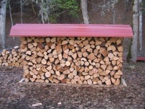 Firewood Rack Cover Diy Firewood Rack, Firewood Rack Plans, Pallet Deck Diy, Firewood Storage Outdoor, Wooden Storage Sheds, Outdoor Firewood Rack, Firewood Racks, Lumber Rack, Firewood Shed