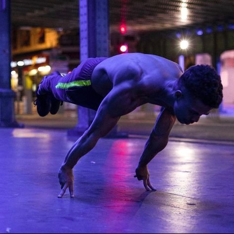 From @leevan_otz on IG Planche Calisthenics, 2 Fingers, Fitness Photos, Two Fingers, Street Workout, Calisthenics, Gym, Quick Saves