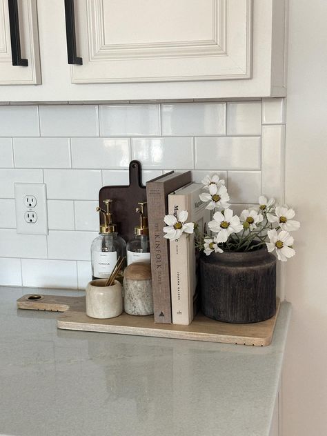 Moody Kitchen Decor Ideas, Fall Kitchen Shelf Styling, Coffee Counter Decor, Vintage Kitchen Counter Decor, Kitchen Table Decor Centerpiece Everyday, Minimalist Kitchen Counter Decor Ideas, Brown And Gold Kitchen, Kitchen Countertop Decor, Countertop Decor