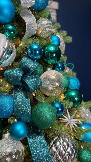 White And Teal Christmas Tree, Green And Blue Christmas Tree, Hamilton Christmas, Christmas Peacock, Teal Christmas Tree, Lego 3d, Commercial Christmas Decorations, Blue Christmas Tree Decorations, Xmas Countdown