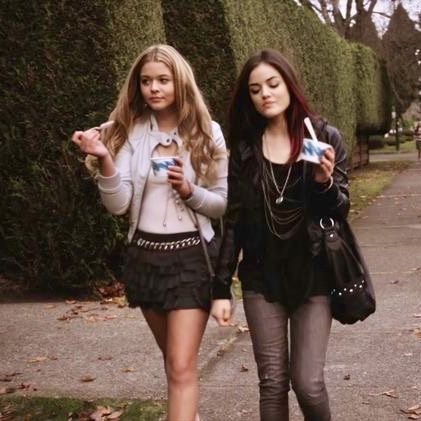 Pretty Little Liars, Walking