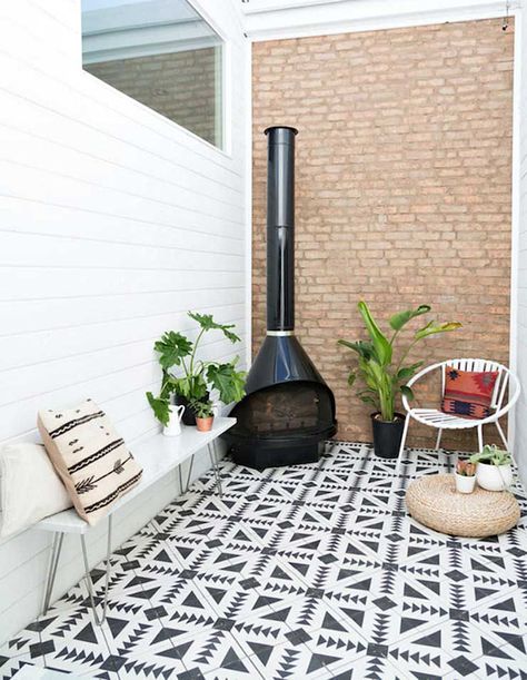 Trending Now: 10+ Dreamy Patios With Bold Patterned Tile Cement Tile Shop, Patio Tiles, Have Inspiration, 아파트 인테리어, Patio Interior, Outdoor Tiles, Small Patio, California Homes, Cement Tile