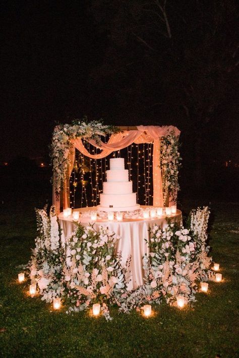 wedding cake display surrounded by flowers Wedding Flower Display Ideas, Romantic Wedding Cake Table, Outdoor Wedding Cake Table Ideas, Unique Wedding Cake Display, Simple Cake Backdrop, Cake Tables Wedding, Outdoor Wedding Cake Table, Cake Displays For Weddings, Wedding Cake Display Table Elegant