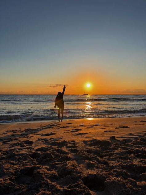 Watching Sunrise, Watch Sunrise, Summer Vision, Sunrise Pictures, Summer Bucket Lists, Summer Bucket, Summer Aesthetic, Bucket List, Greece