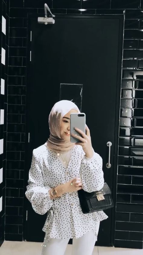 Iman Qistina, Hijab Dress Party, Fashion Hijab Outfits, Muslim Fashion Hijab Outfits, Muslim Fashion Hijab, Hijabi Outfits Casual, Capsule Outfits, Beauty Dress, Hijab Outfits