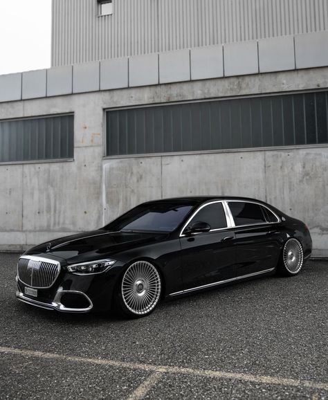 Mercedes Benz Sedan, Benz S550, Mercedes Benz Maybach, Luxury Car Interior, Lux Cars, Mercedes Maybach, Mercedes Benz Classic, Mercedes Car, Mercedes Benz Cars