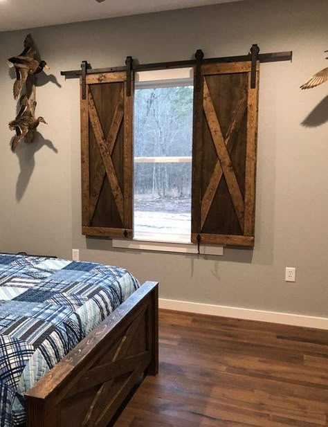 Barn Door Window, Rustic Furniture Design, Lake House Bedroom, Rustic Lake Houses, Rustic Bedroom Furniture, Diy Casa, Hus Inspiration, Living Room Spaces, Rustic Bedroom