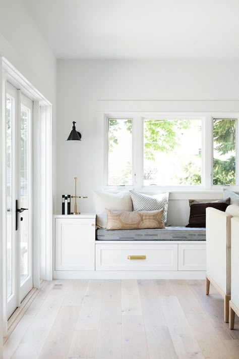 Mercer Island: Living Room + Entry Photo Tour - Studio McGee Minimal Modern Home, Space Island, Mcgee Kitchen, Window Seat Design, Window Bench, Window Benches, Mercer Island, Window Seats, Surf Shack