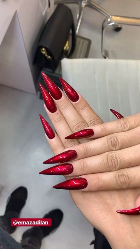 Curved Pointy Nails, Stilleto Holiday Nails, Red Pointy Nails Stilettos, Red Stilletos Nails Design, Red Chrome Nails Coffin, Gorgeous Nails Coffin, Ruby Red Nails Acrylic, Red Monochrome Nails, Red Crome Nails Acrylic