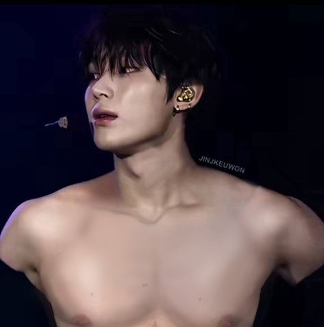 #Enhypen #sunooshirtless #kpop #sunooenhypen #edit #twitter Lee Evans, American Guy, Men Abs, Duos Icons, Chuu Loona, Types Of Guys, Kpop Couples, Kim Sun, Cute Asian Guys