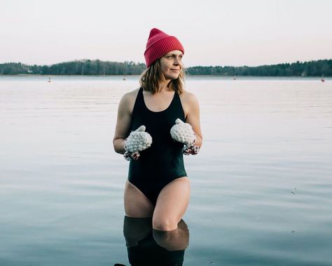 Cold plunges are all the rage, but do they actually provide benefits? We spoke to experts to find out if taking a cold plunge is worth it. Swimming Benefits, Cold Plunge, Skeletal Muscle, Open Water Swimming, Post Workout Recovery, Cold Shower, Recovery Workout, Cold Sore, Improve Mental Health