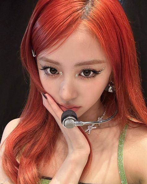 Yunjin Kim, Angel Dress, Mode Kpop, Orange Hair, My Only Love, Maquillaje De Ojos, Instagram Update, Kpop Idol, K Pop