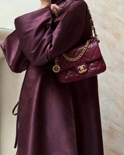 Luxury Abaya, Royal Family Pictures, Hijab Wear, Modesty Fashion, Pakistani Suits, Desi Fashion, Abayas Fashion, Beauty Skin Care Routine, Summer Design