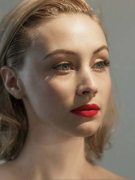 Sarah Gordon, Sarah Gadon, Face Claims, Timeless Beauty, Red, Beauty