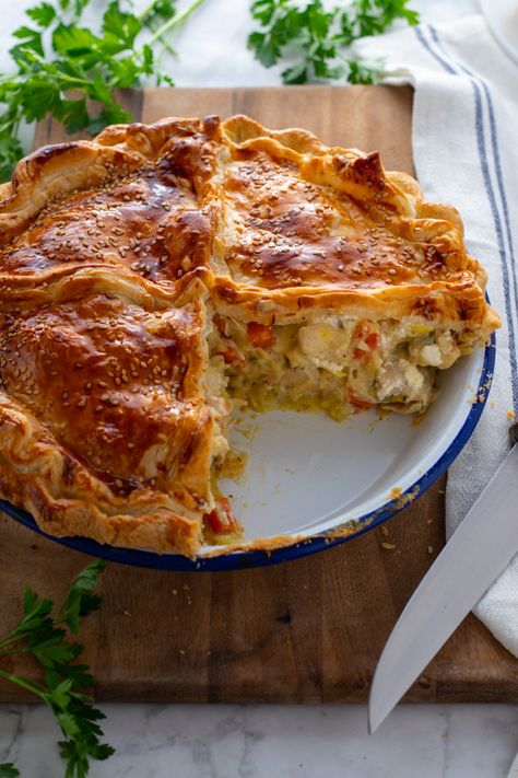 Creamy Chicken Pie Recipe, Creamy Chicken Pie, Chicken Pie Recipe, Pie Day, Chicken Pie, Chicken Pot Pie Recipes, Flaky Pastry, Savory Pie, Yummy Chicken Recipes