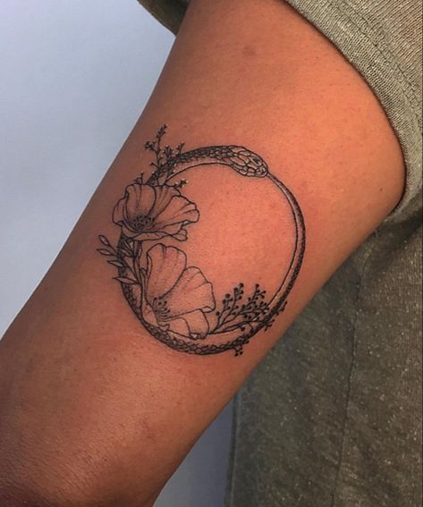 Orobourous Tattoo, Round Tattoos For Women, Snake Ouroboros Tattoo, Circle Tattoos For Women, Small Ouroboros Tattoo, Oroborous Tattoo, Ouroboros Tattoo Design, Ouroboros Tattoo Woman, Ouroboros Tattoo Minimalist