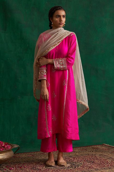 Shop for these amazing collections of Magenta Habutai Silk Embroidered Sequin And Zari Work Hand Kurta Set For Women by Rekha Agra online at Aza Fashions. Plain Suits, Kurta Set For Women, Indian Dresses Traditional, Color Magenta, Silk Kurta, Suits Design, Dress Indian, Indian Suits, Sharara Set