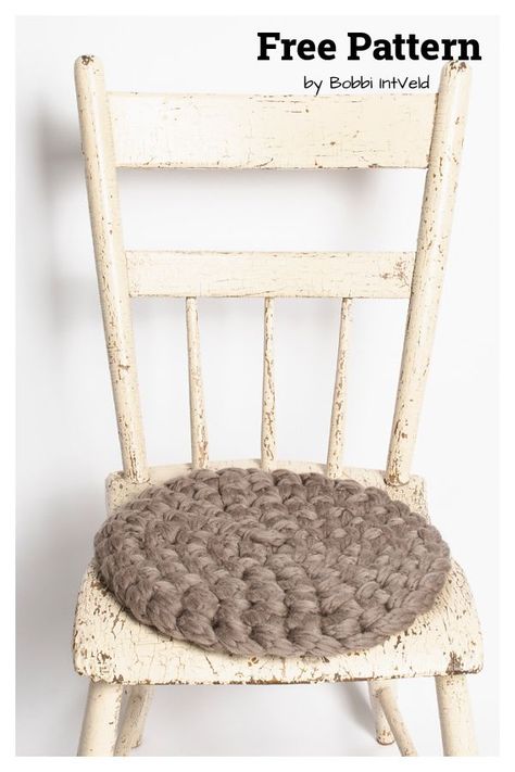 Wool Chair, Round Chair Cushions, Chunky Crochet Blanket Pattern, Cushion Cover Pattern, Project House, Kitchen Chair Cushions, Knitting Basics, Crochet Cushion Cover, Round Chair