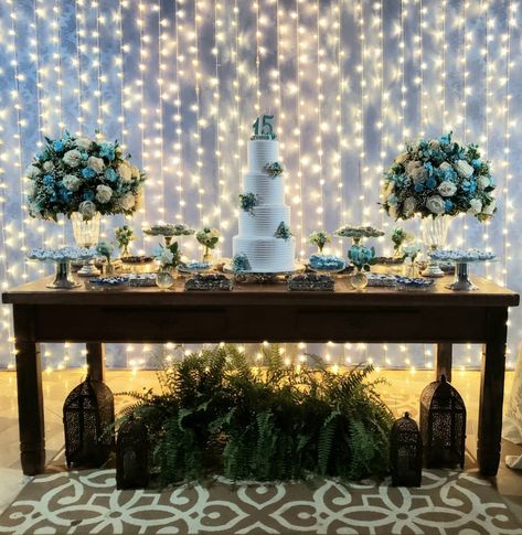 Mesa de bolo rústica Azul Serenity, White Party, Millie Bobby Brown, Our Wedding, Table Decorations, Cake, White