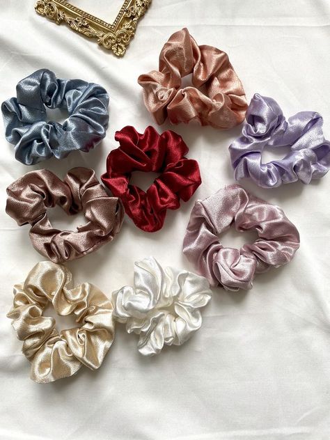 Scrunchies Photography, Diy Hair Scrunchies, Estilo Indie, Satin Scrunchies, Cute Headbands, Elastic Hair Ties, Twist Headband, Fall Accessories, Diy Hair Accessories