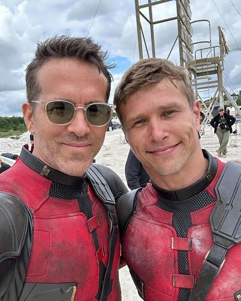 Ryan Reynolds (@vancityreynolds) • Instagram photos and videos Ryan Reynolds Videos, Ryan Reynolds Funny Pictures, Ryan Reynolds Free Guy, The Voices Movie Ryan Reynolds, Waiting Movie Ryan Reynolds, Ryan Reynolds If Movie, Stunt Doubles, Unsung Hero, Deadpool Wolverine