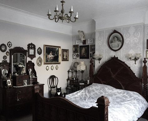 Sunday, hermitting in our natural habitat. Gothic Bedroom, Dark Home Decor, Goth Home Decor, Dream Room Inspiration, Gothic Home Decor, Gothic House, House Room, Room Inspiration Bedroom, Dream Rooms