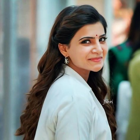 Birthday Girl Dp, Samantha Cute, Simple Girl Outfits, Samantha Prabhu, Positive Business Quotes, Naga Chaitanya, Samantha Akkineni, Indian Wedding Poses, Samantha Images