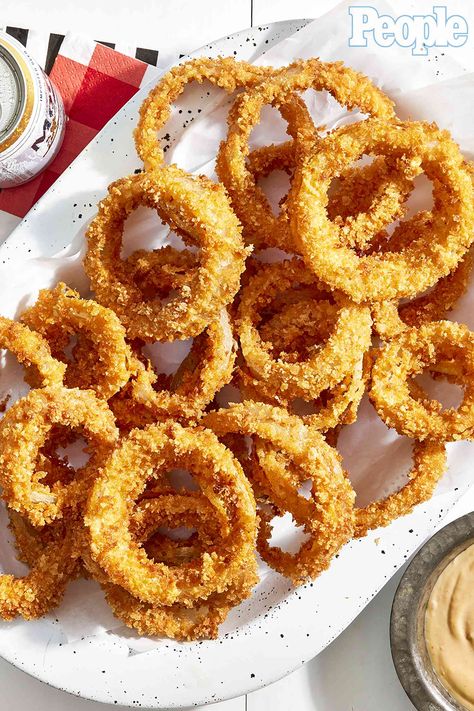 Blooming Onion Dipping Sauce, Outback Blooming Onion, Bloomin Onion Sauce, Copycat Outback, Fried Onion Rings, Onion Casserole, Onion Rings Recipe, Bloomin Onion, Chicken Roll