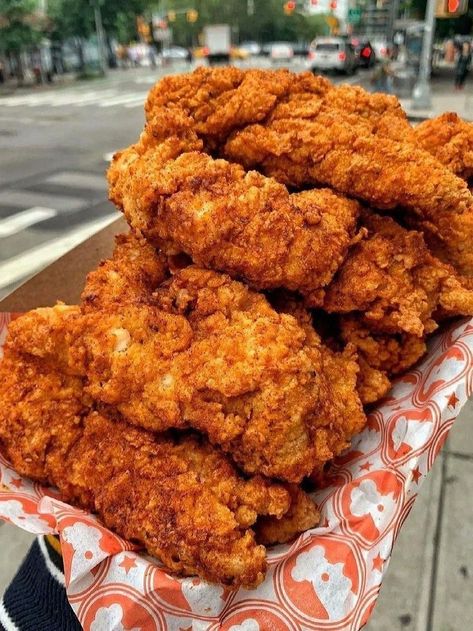 Chicken Aesthetic, Food Babe, Food Therapy, Yummy Comfort Food, Food Drinks Dessert, Food Recepie, Fried Food, Food Obsession, Cafe Food