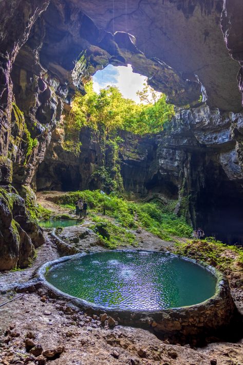 A visit to Wengjin Cave offers an immersive experience into an ancient world, where the intricate designs of nature are displayed in full splendor. The cave environment provides a cool respite and a mystical ambiance, making it a perfect spot for adventure and exploration. Caves With Water, Crystals In Nature, Cave Environment, Desert Cave, Ocean Cave, Caves And Caverns, Mountain Cave, Cave Design, Mystical Nature