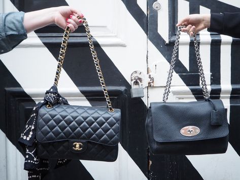 classic black double flap chanel handbag twinning with a mulberry lily handbag!!! Love this twinning trend!!! Lily Mulberry Bag, Mulberry Iris Bag Outfit, Mulberry Lily Outfit, Mulberry Bag Outfit, Mulberry Bag Lily, Mulberry Lily, Mulberry Bags, Handbag Ideas, Beautiful Wardrobe