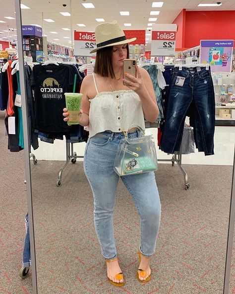 Outfit Mom Jeans, Mom Jeans Outfit Summer, Julia Marie, Everyday Outfits Summer, Outfits Gorditas, Outfits Con Jeans, Casual Chic Outfits, Jeans Outfit Winter, Atlanta Fashion